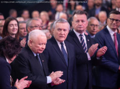 Konwencja PiS. Kaczyński jak zwykle: prężył muskuły i straszył Zachodem. Ale ma kłopoty